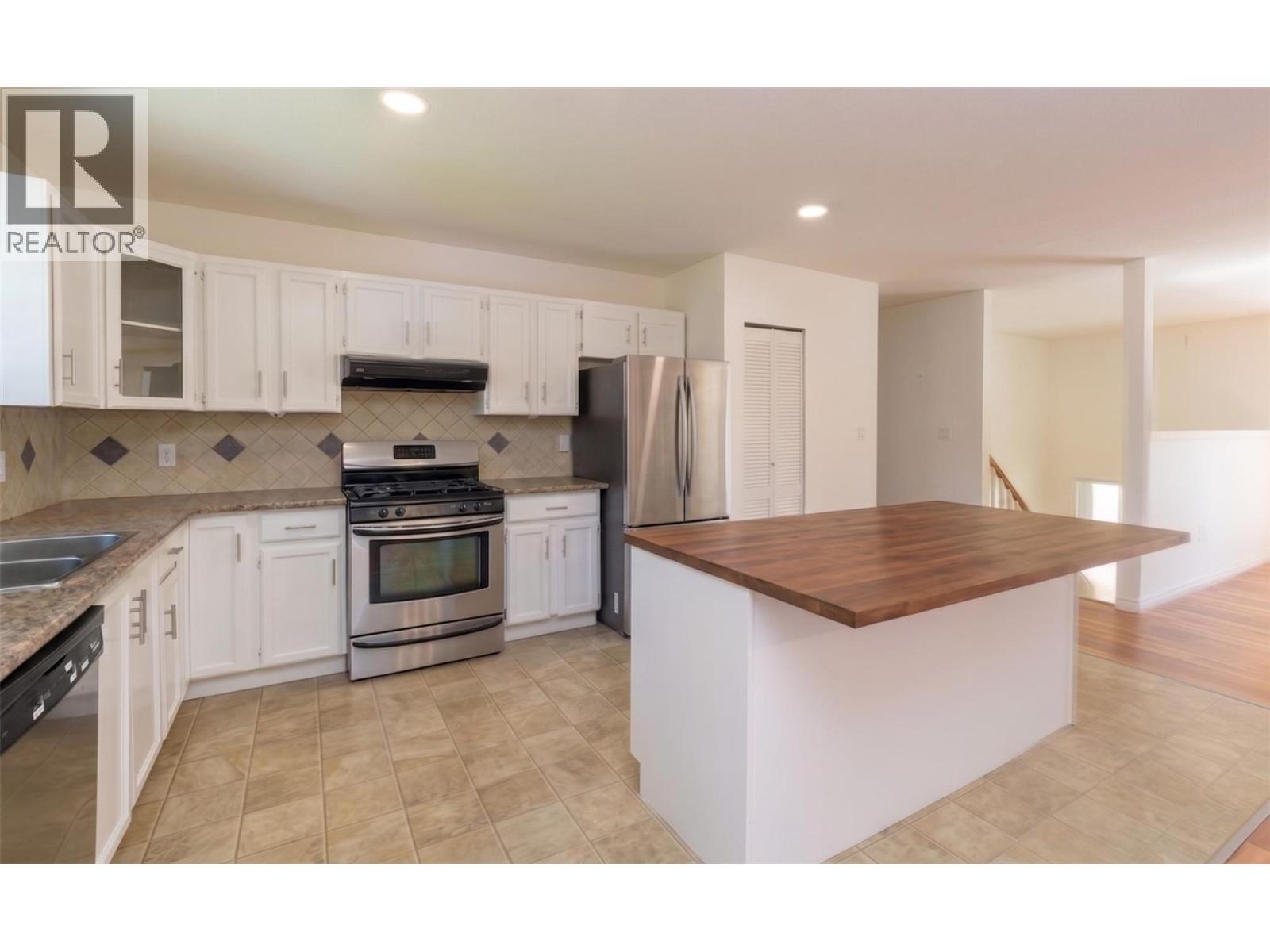  1801 15 Avenue Southeast, Salmon Arm