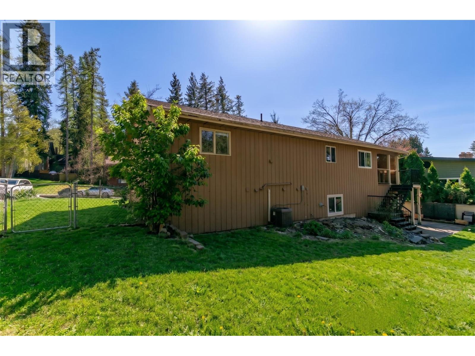  1801 15 Avenue Southeast, Salmon Arm