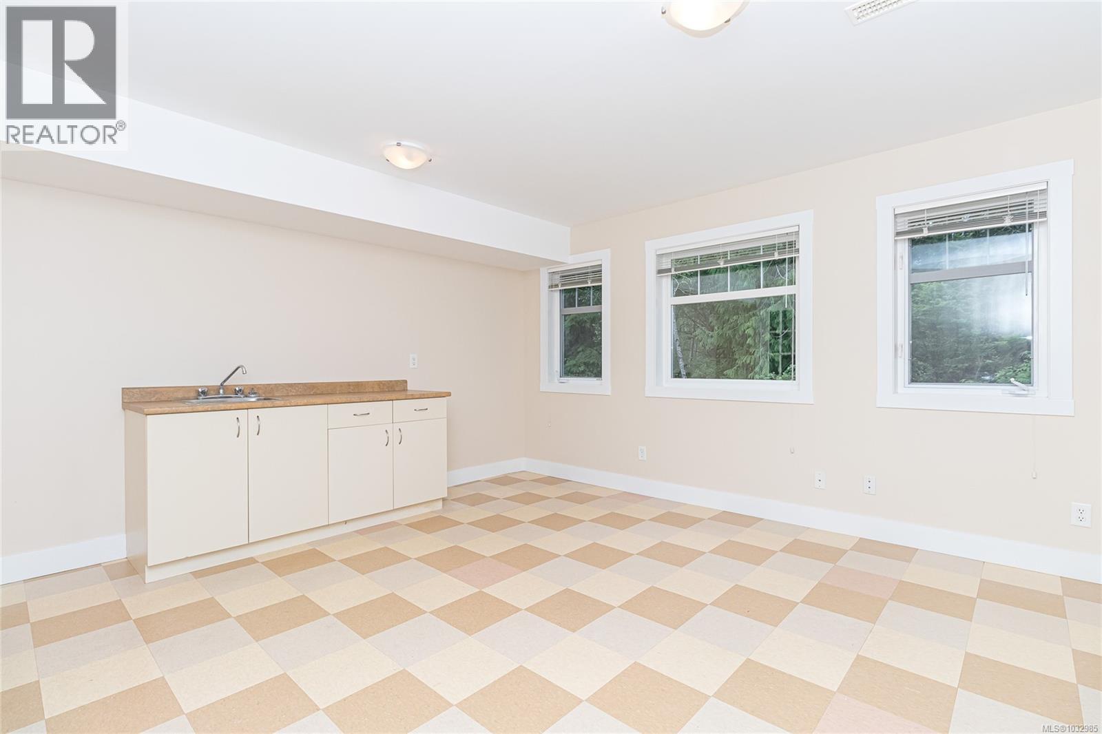 899 Frayne Rd - 48
