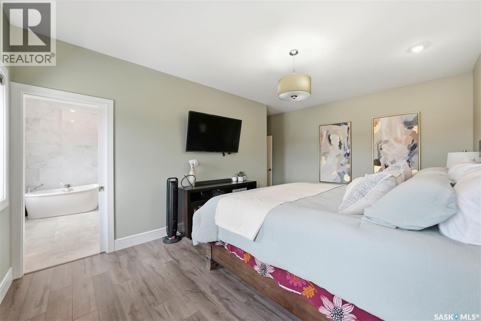 211 Burgess BAY - 15