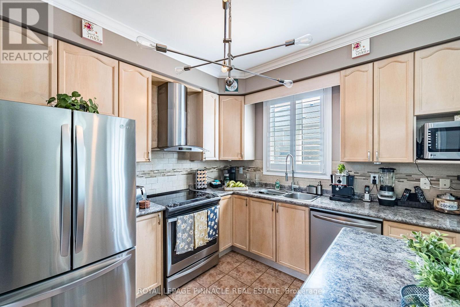 2368 FOXHOLE CIRCLE - 17
