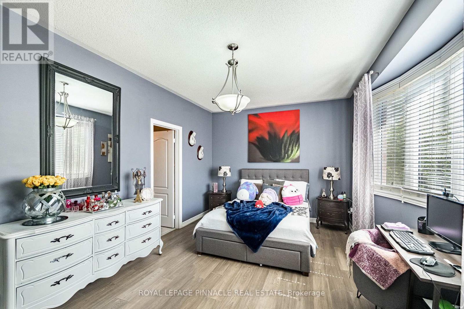 2368 FOXHOLE CIRCLE - 18