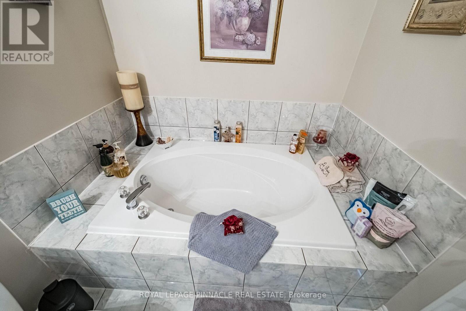 2368 FOXHOLE CIRCLE - 21