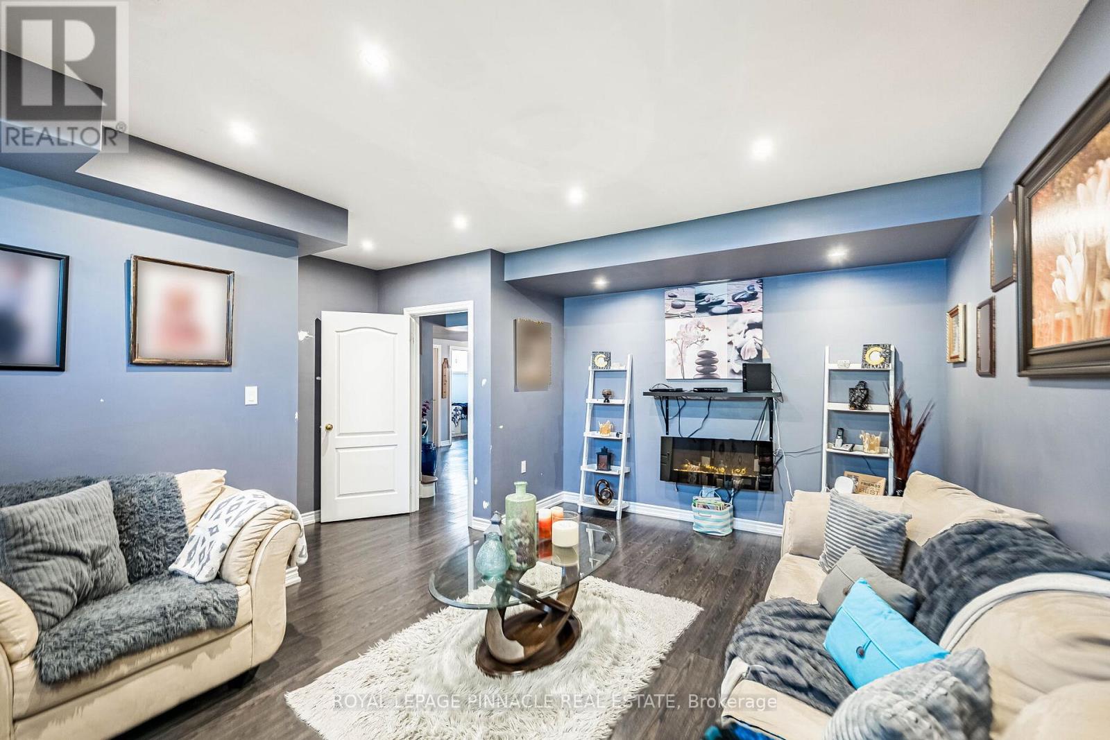 2368 FOXHOLE CIRCLE - 31