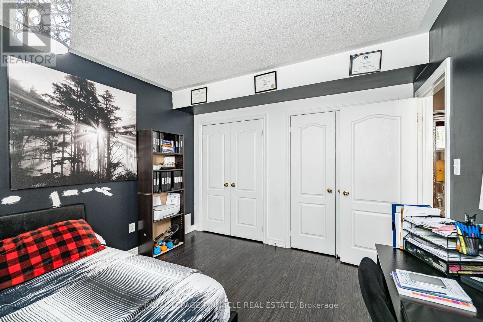2368 FOXHOLE CIRCLE - 33