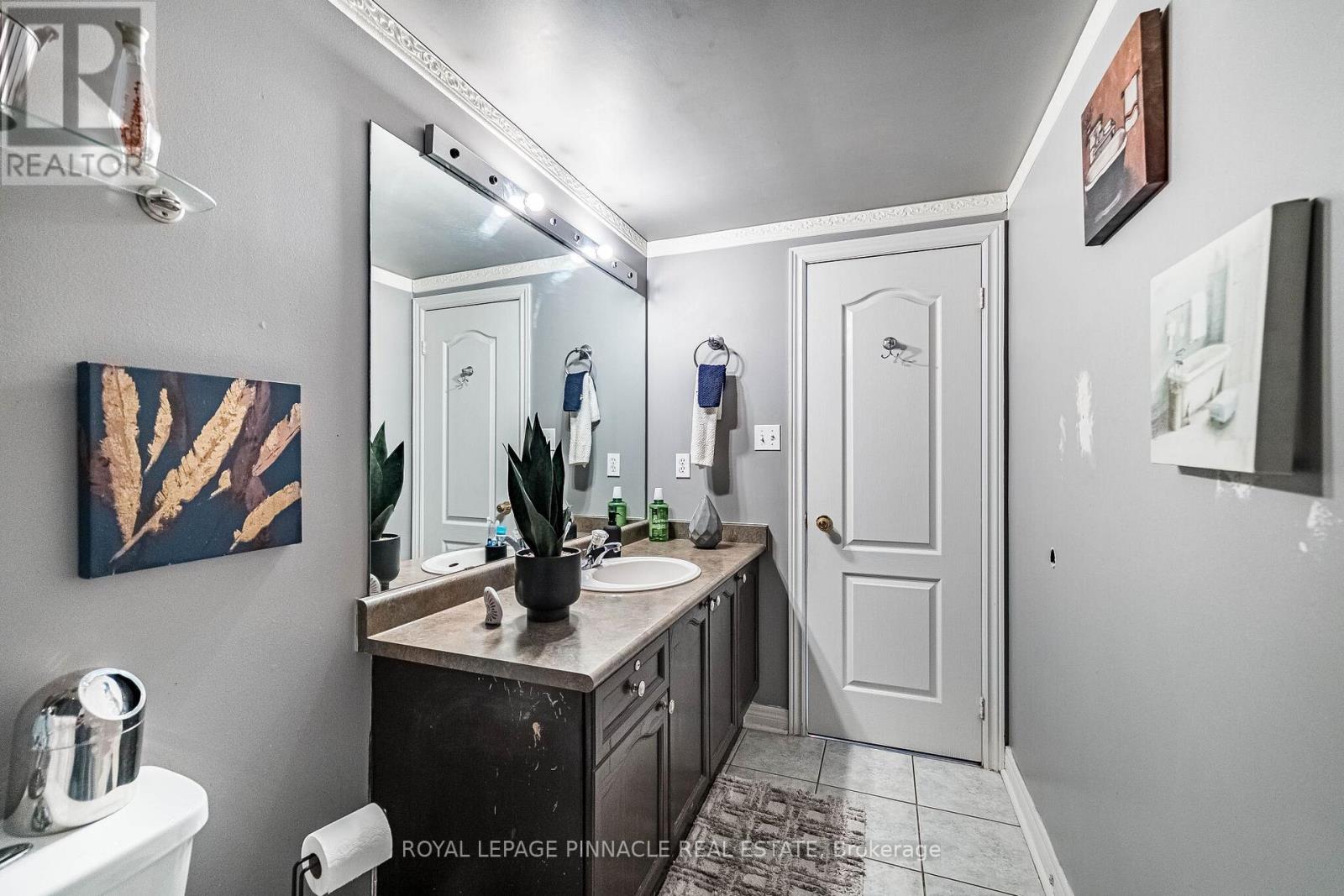 2368 FOXHOLE CIRCLE - 37