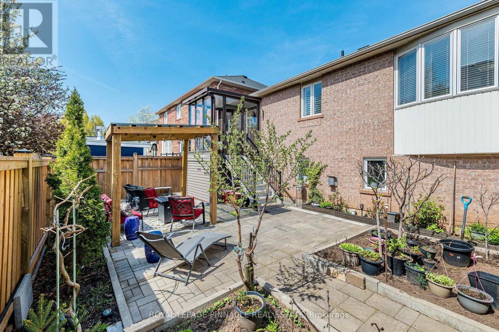 2368 FOXHOLE CIRCLE - 43
