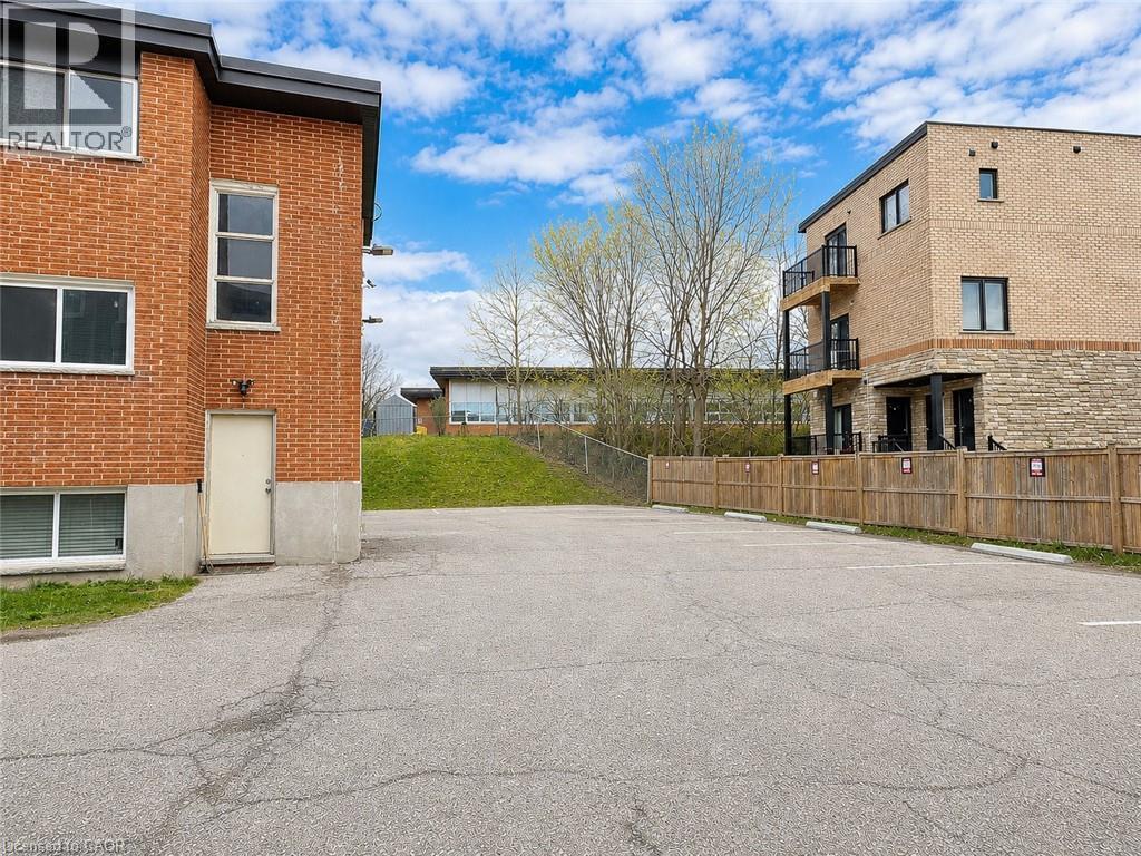 281 LORNE Avenue Unit# 5, Kitchener, Ontario, N2M3Y9 — Photo 2