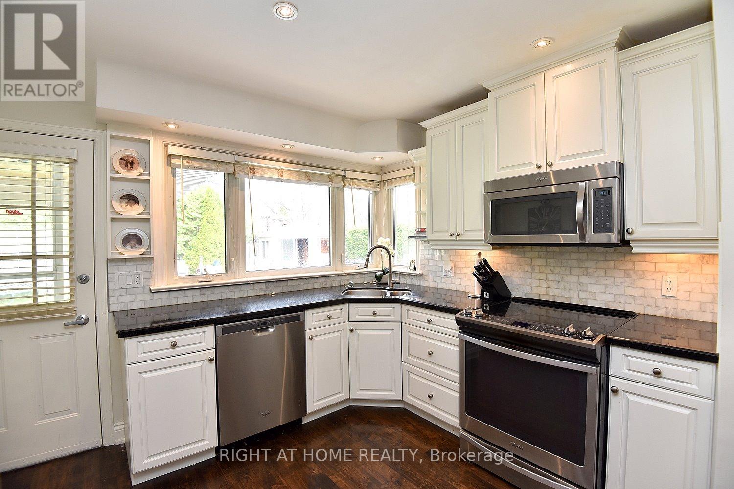 724 COURTLAND PLACE - 19