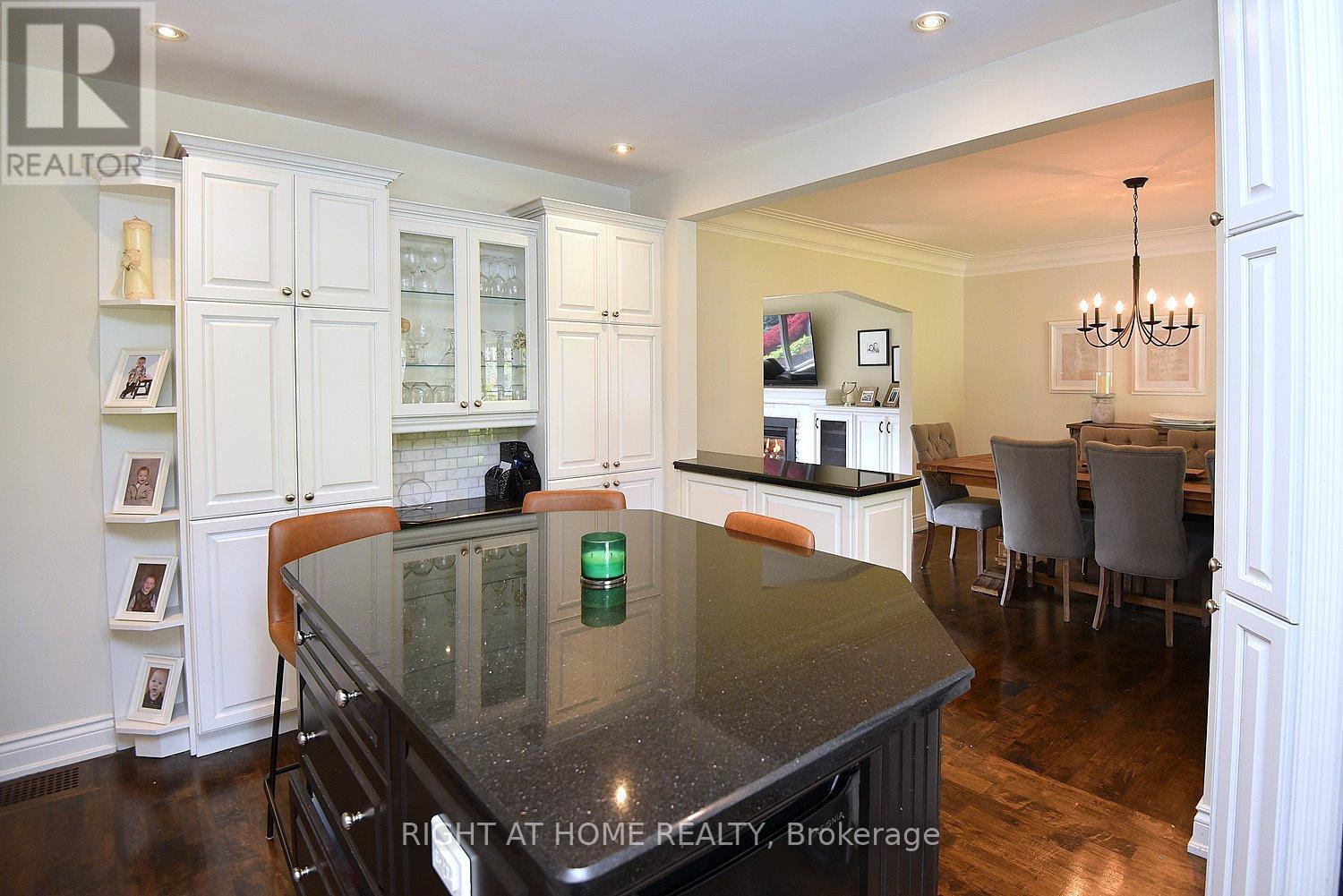 724 COURTLAND PLACE - 22