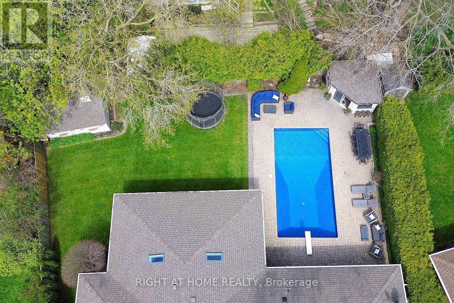724 COURTLAND PLACE - 30