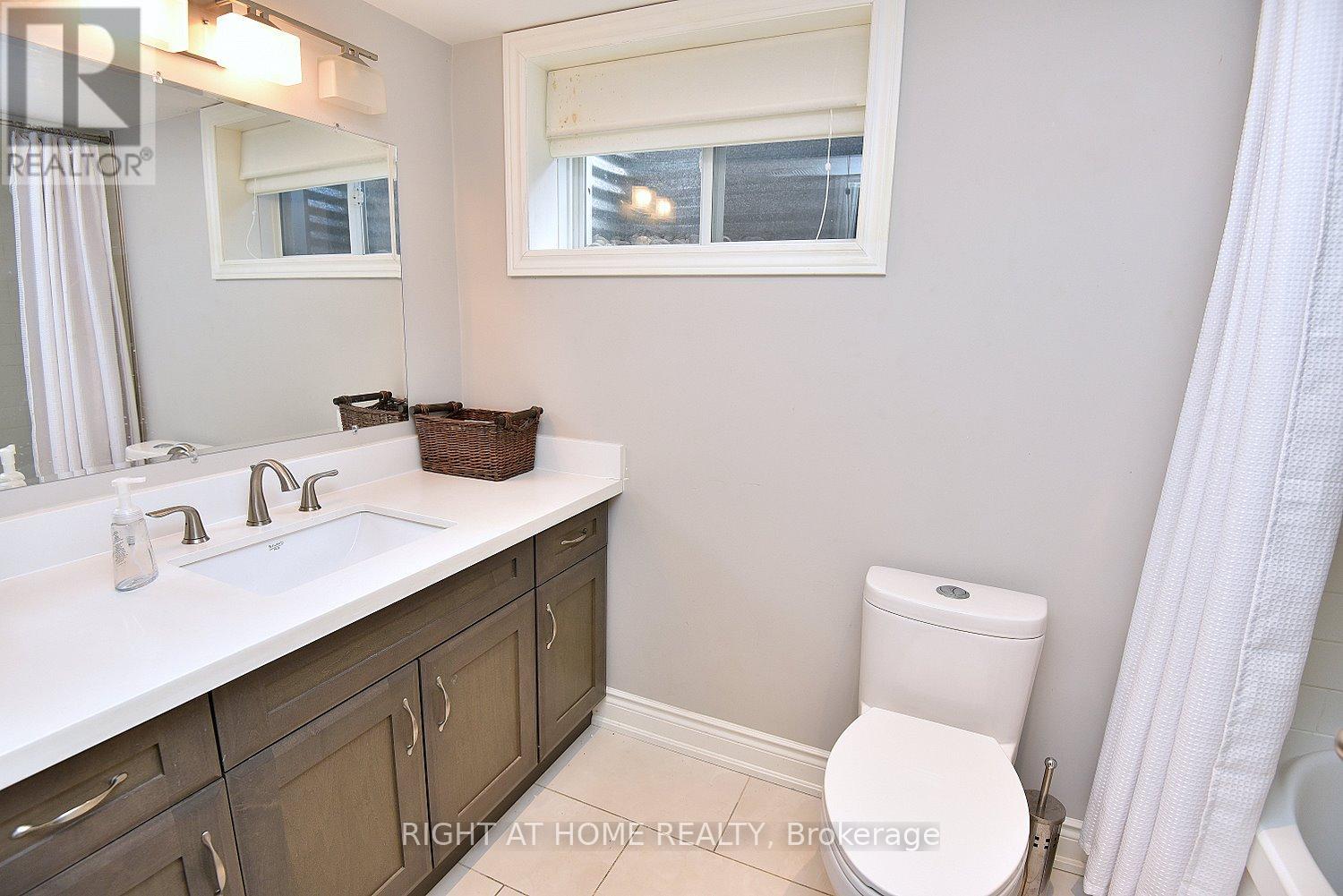 724 COURTLAND PLACE - 33