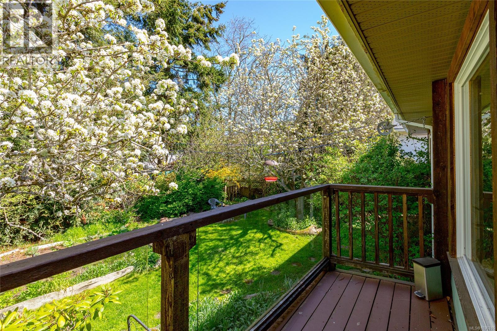  1742 Christmas Avenue, Saanich