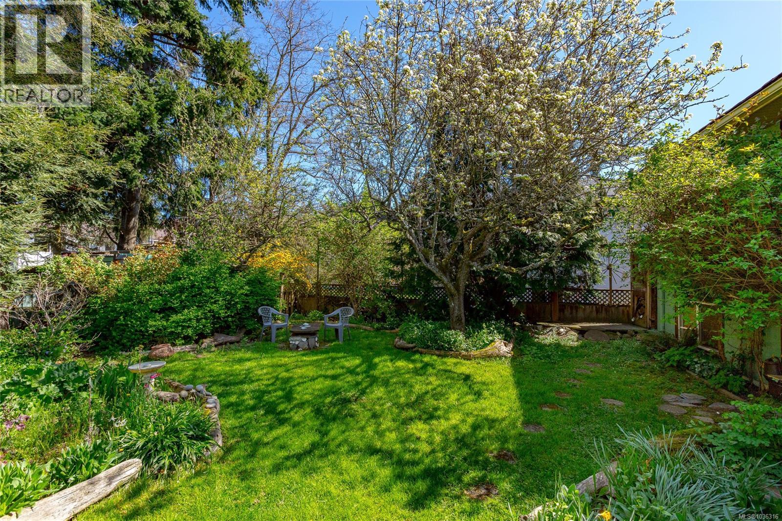  1742 Christmas Avenue, Saanich