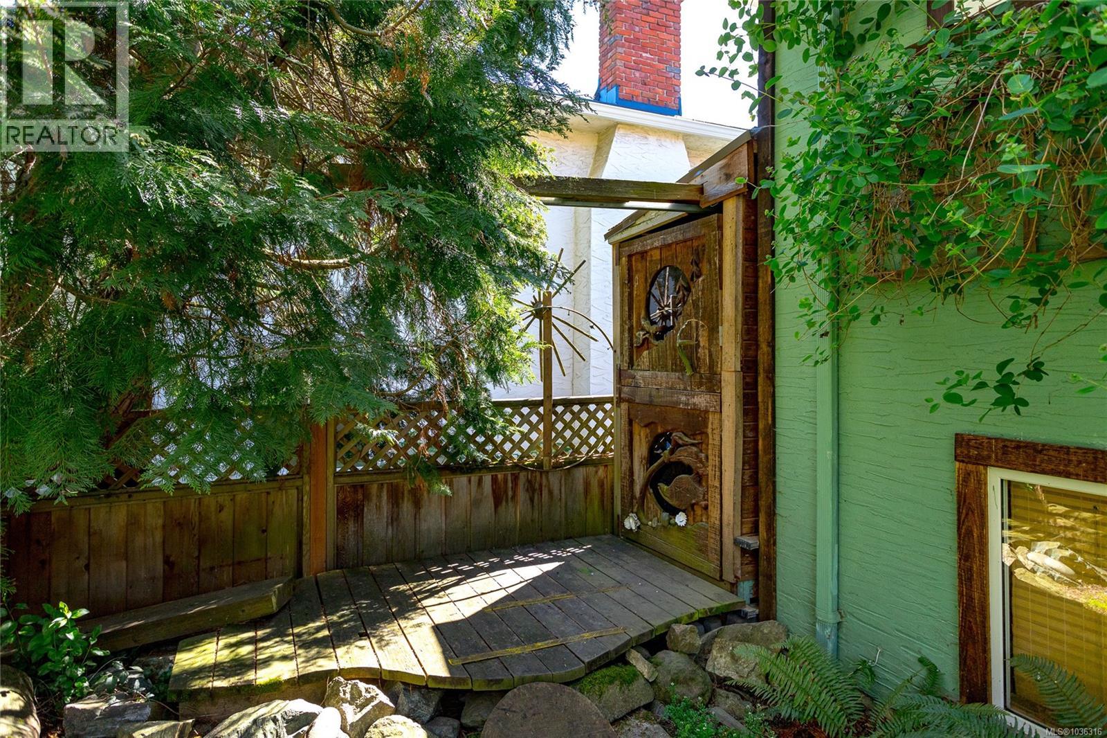  1742 Christmas Avenue, Saanich