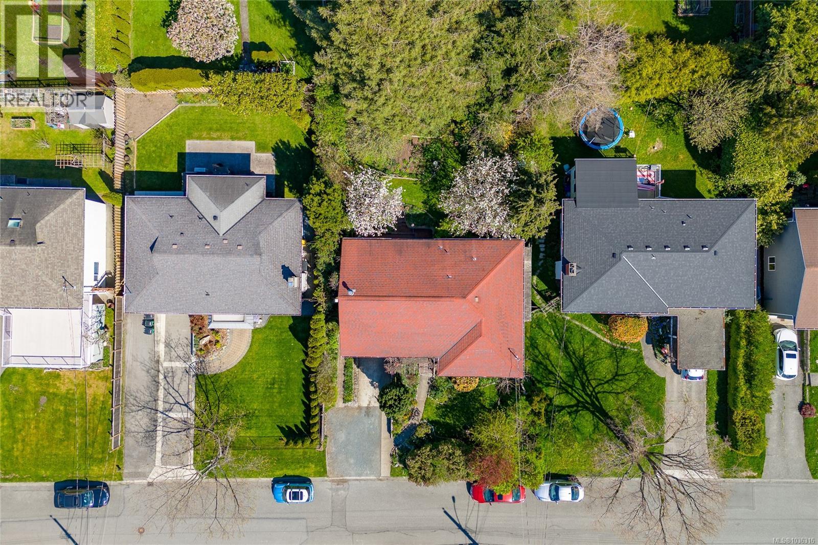  1742 Christmas Avenue, Saanich