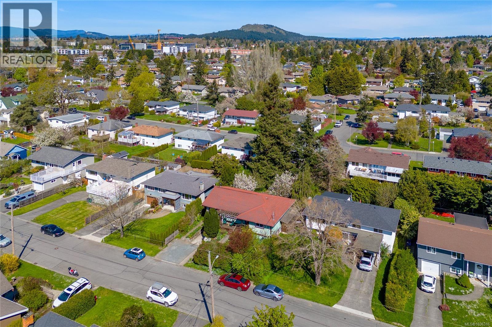  1742 Christmas Avenue, Saanich