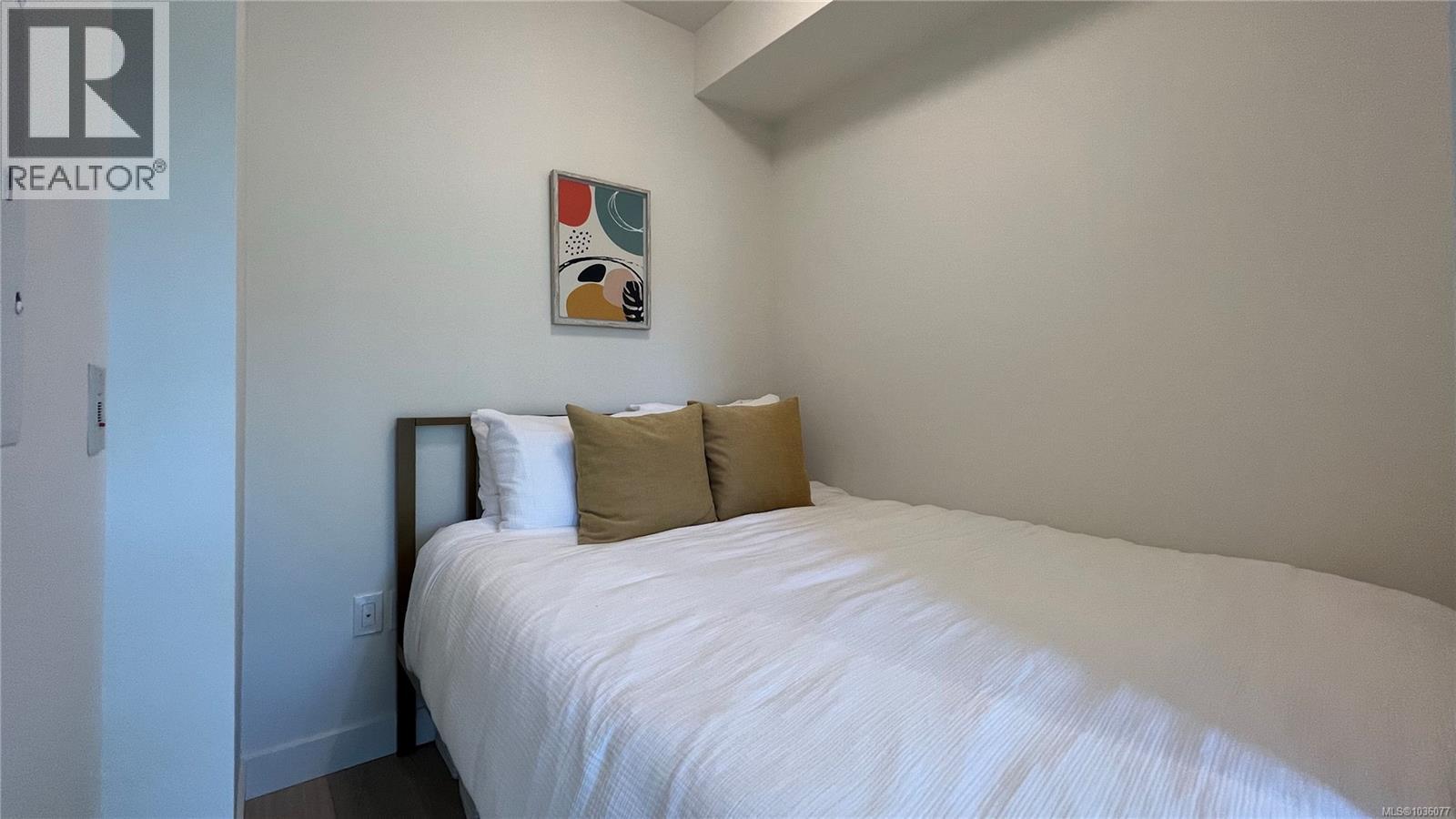 #404 1301 Hillside Ave - 8