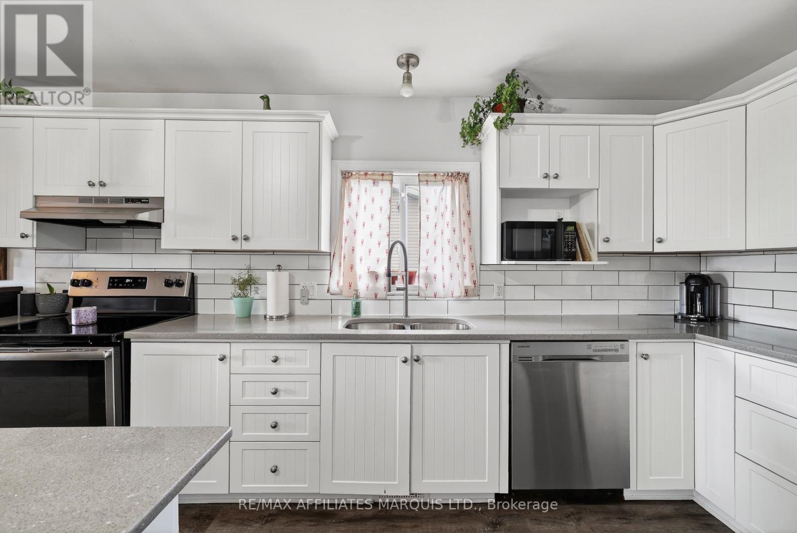 28 CHERRY AVENUE - 10