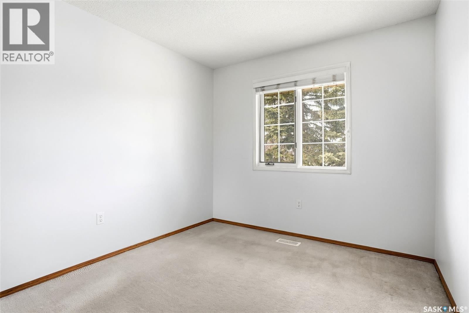 #104 4025 Hill AVENUE - 22
