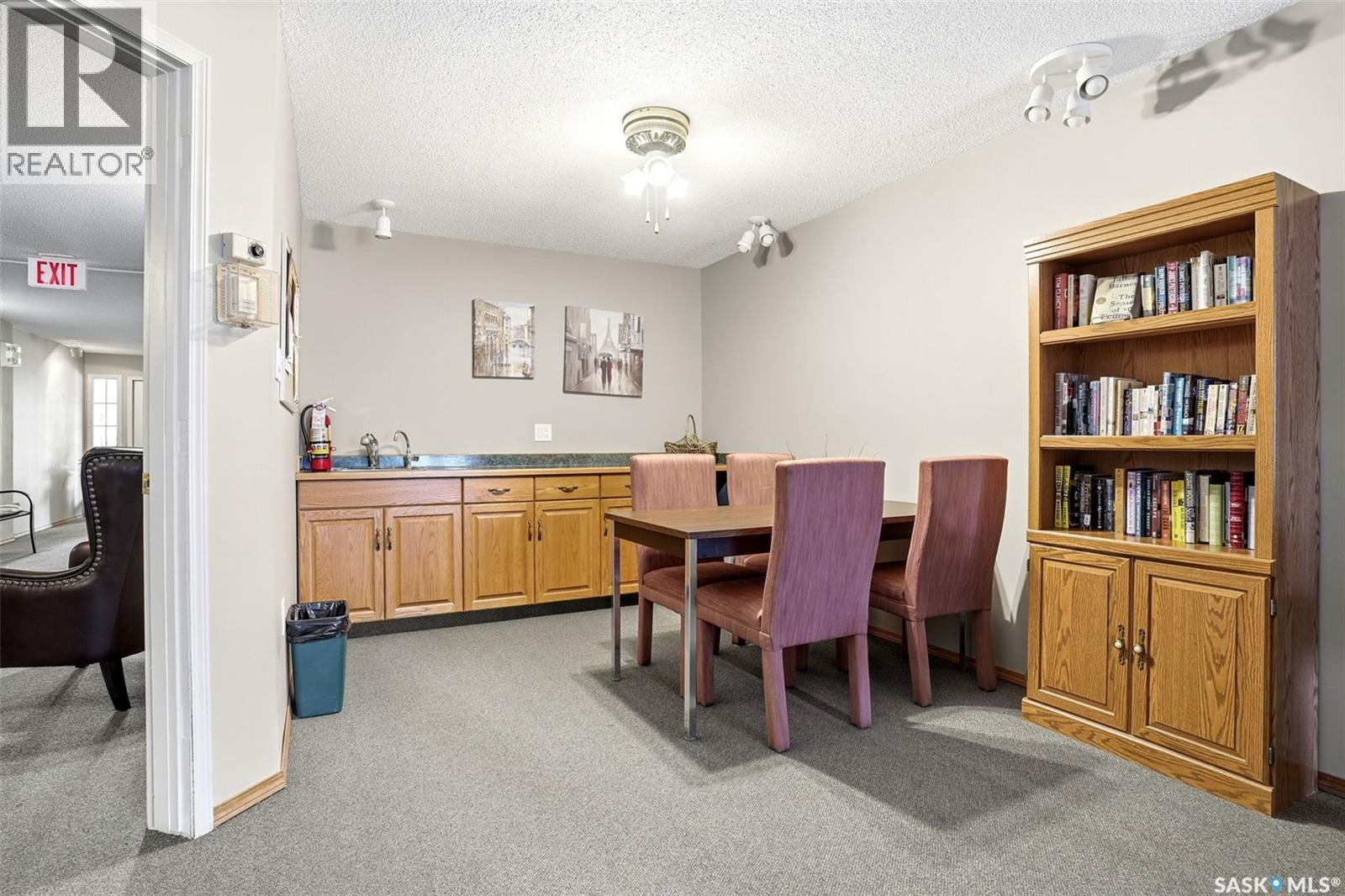 #104 4025 Hill AVENUE - 32