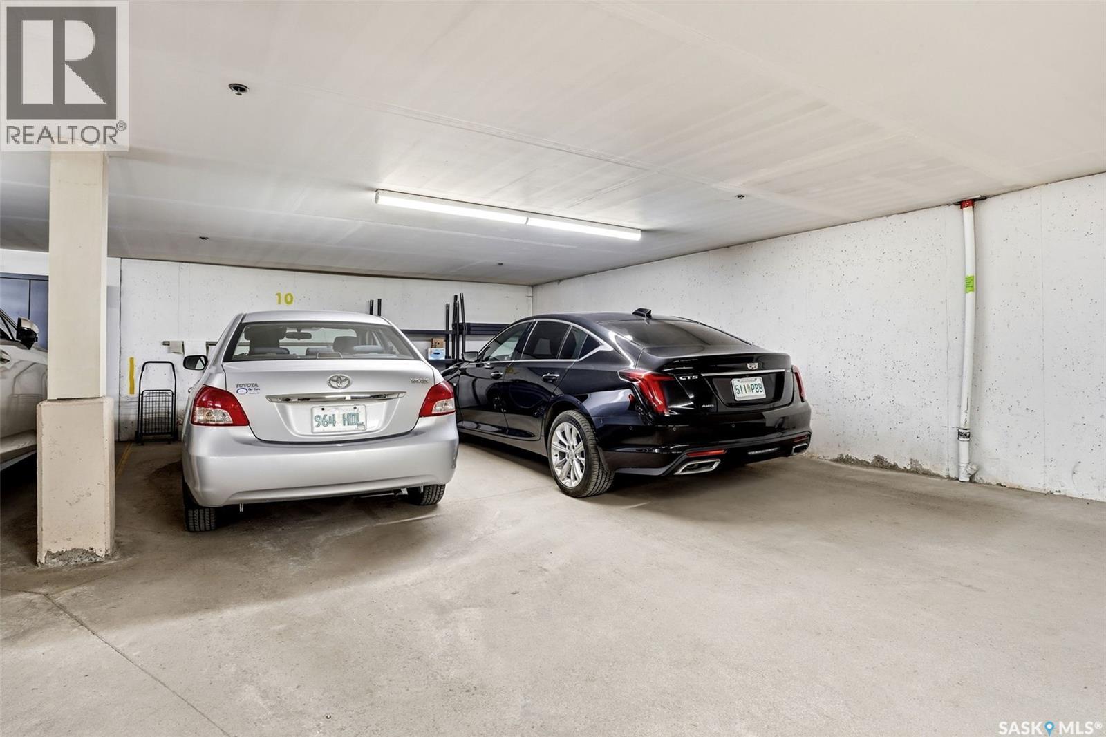 #104 4025 Hill AVENUE - 35