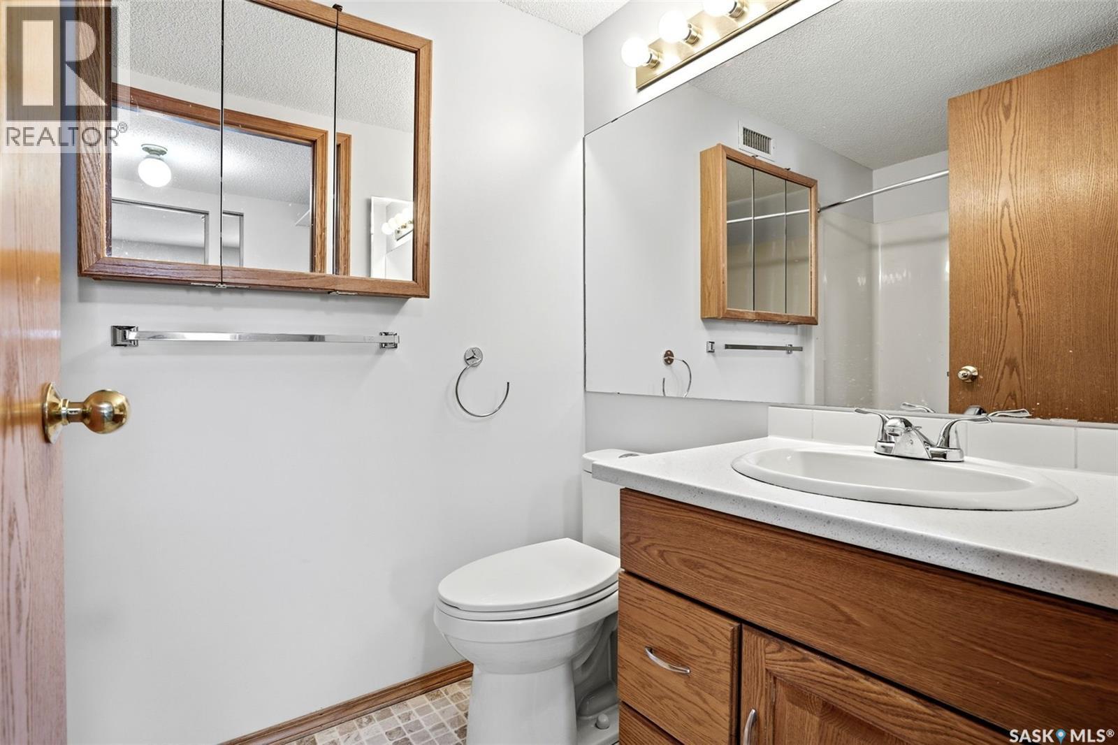 #104 4025 Hill AVENUE - 20
