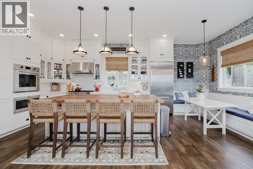 791 COURTNEY ROAD, Gibsons
