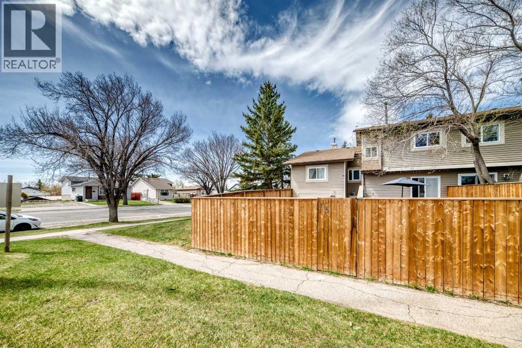 15 Falshire Terrace NE - 36