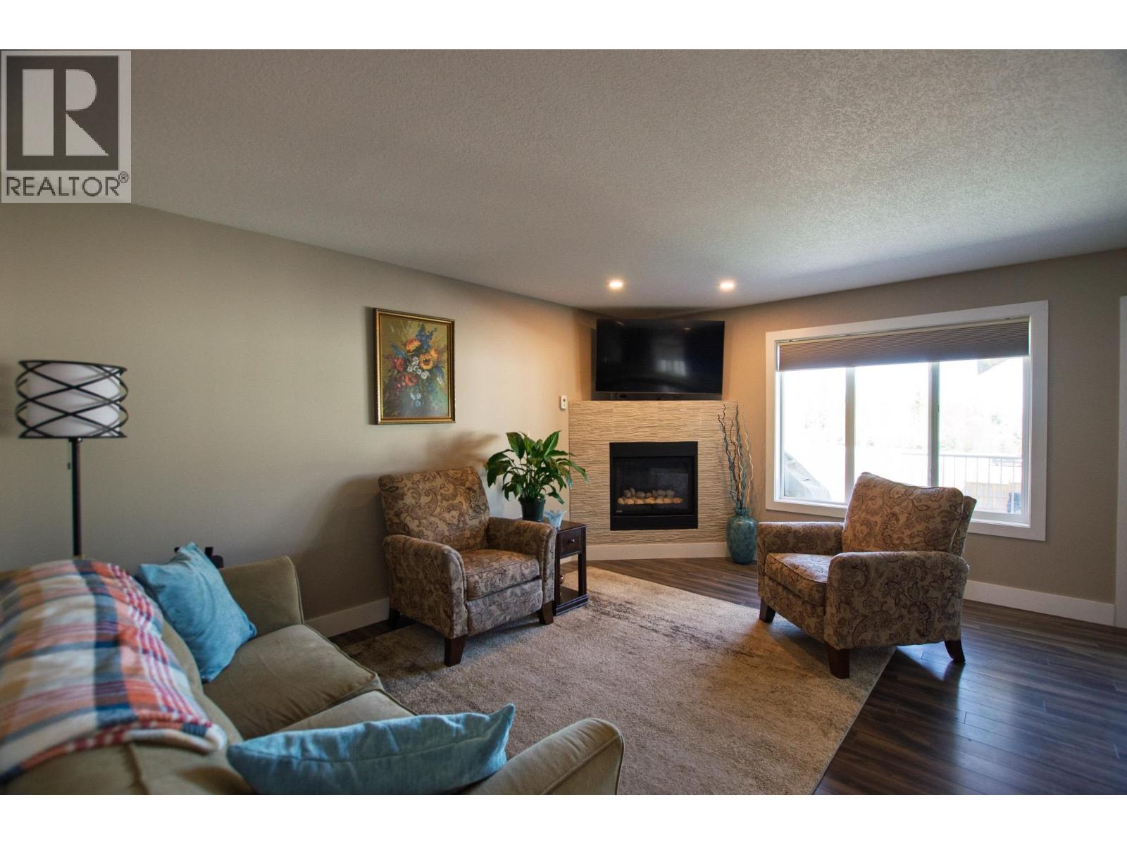 Photo 8 of 33 — 1414 OMINECA PLACE · Prince George, BC