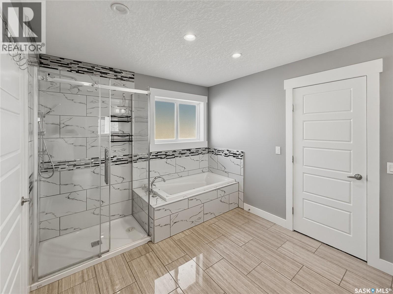 637 Douglas DRIVE — photo 17