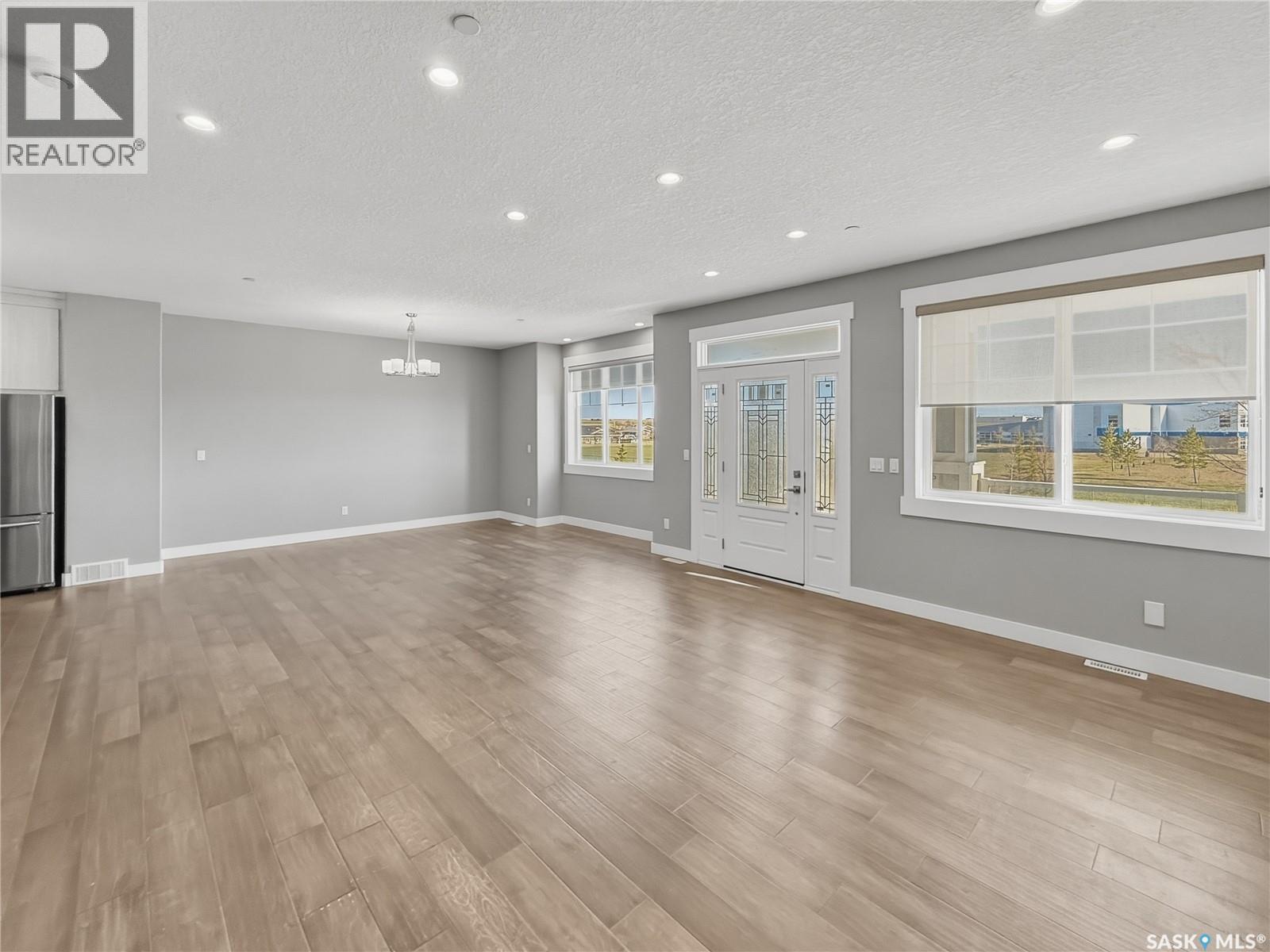637 Douglas DRIVE — photo 6
