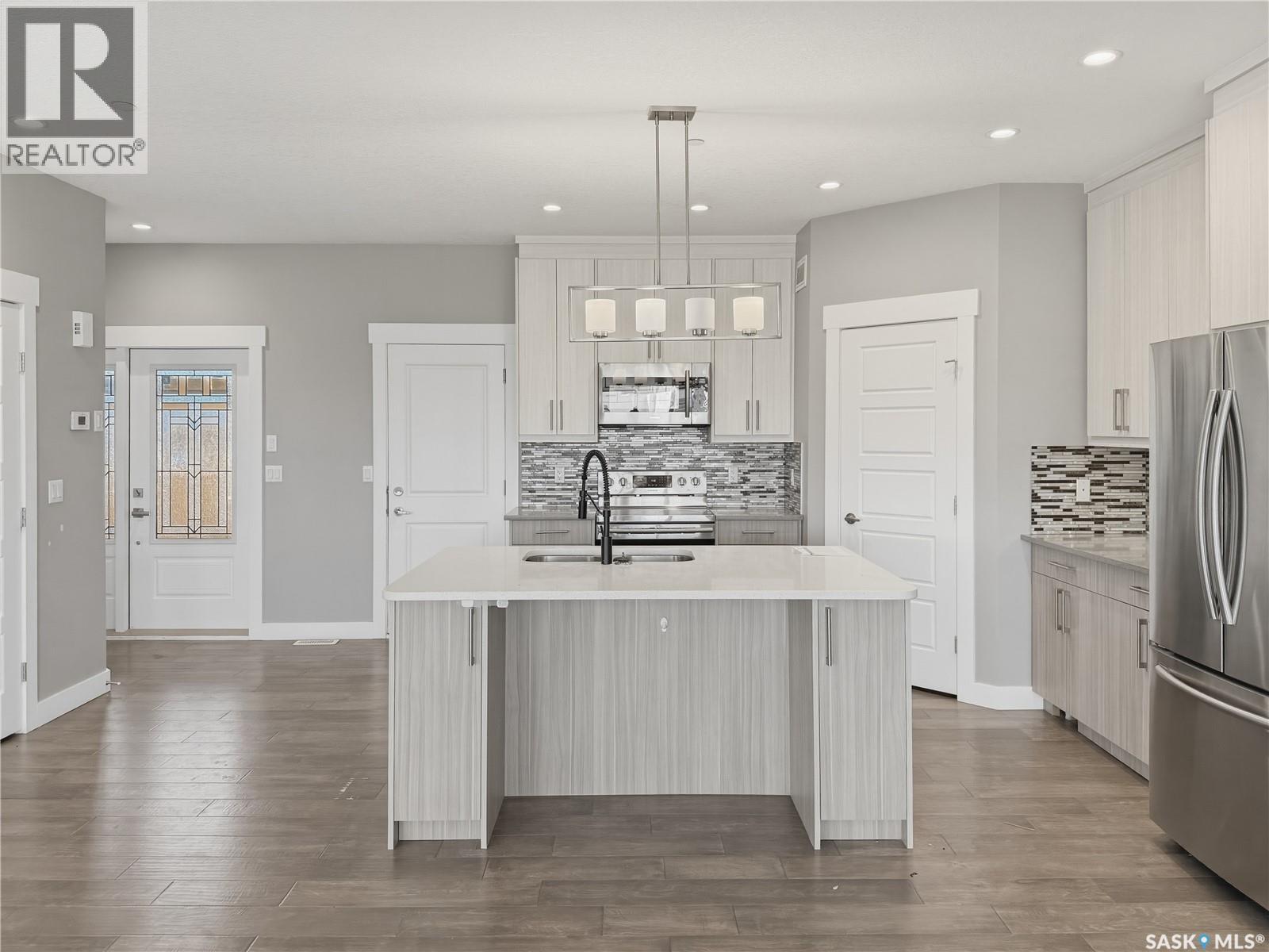 637 Douglas DRIVE — photo 8