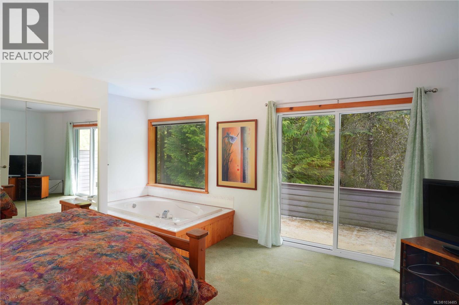 2216 North End Rd - 33