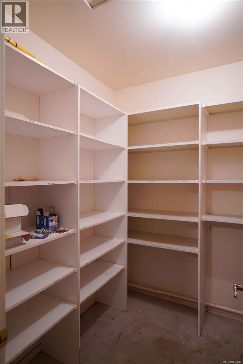 2216 North End Rd - 45