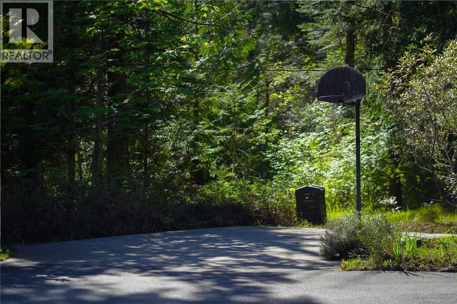 2216 North End Rd - 53