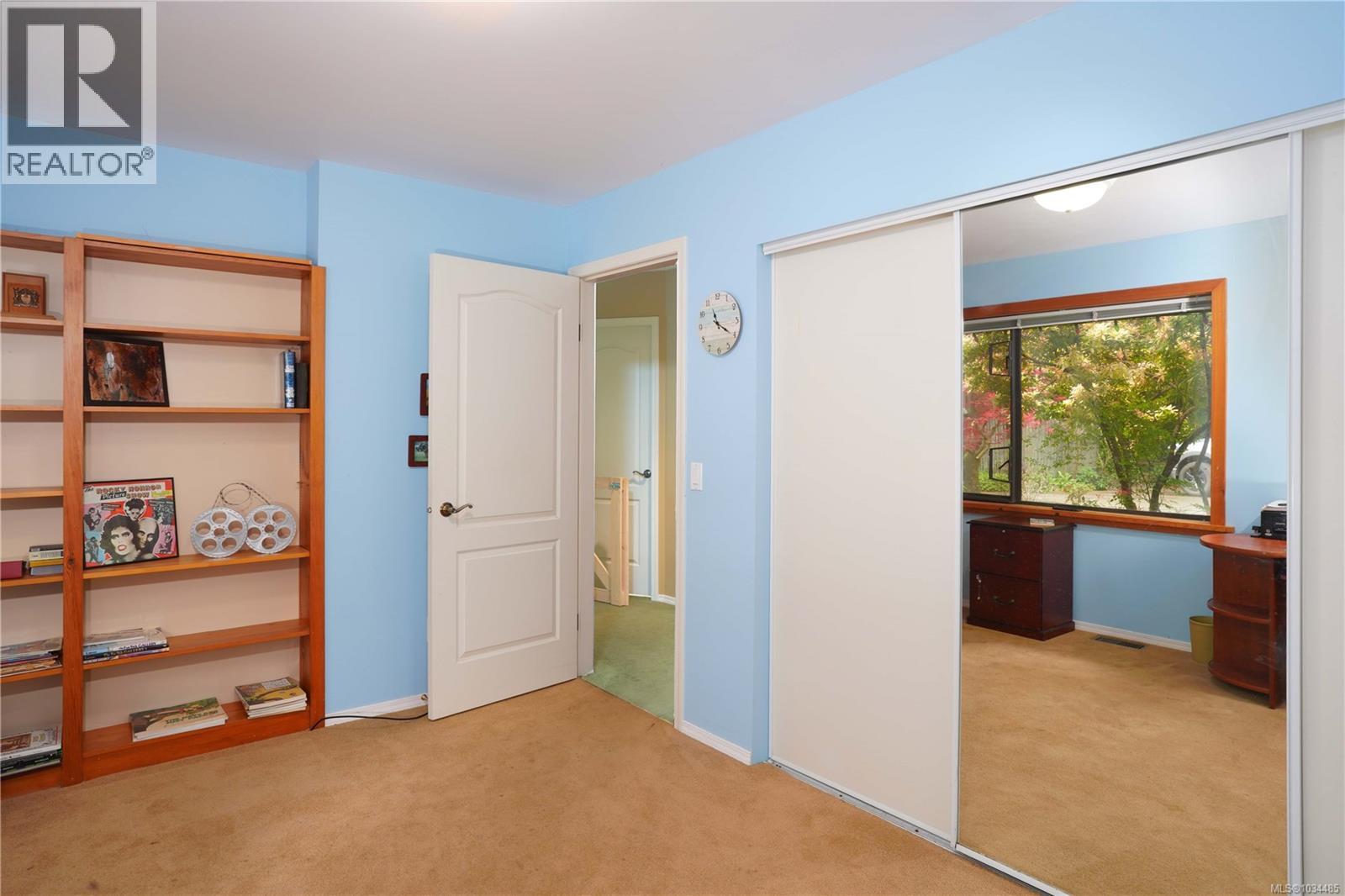 2216 North End Rd - 23