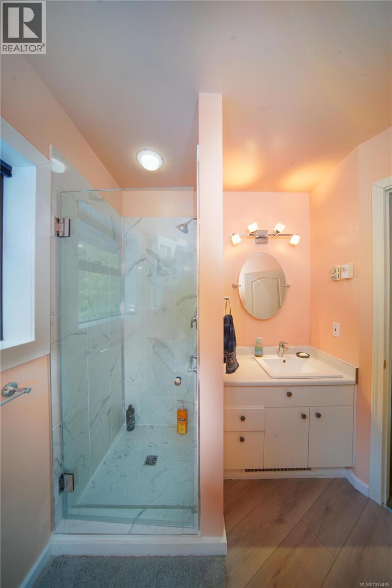 2216 North End Rd - 28