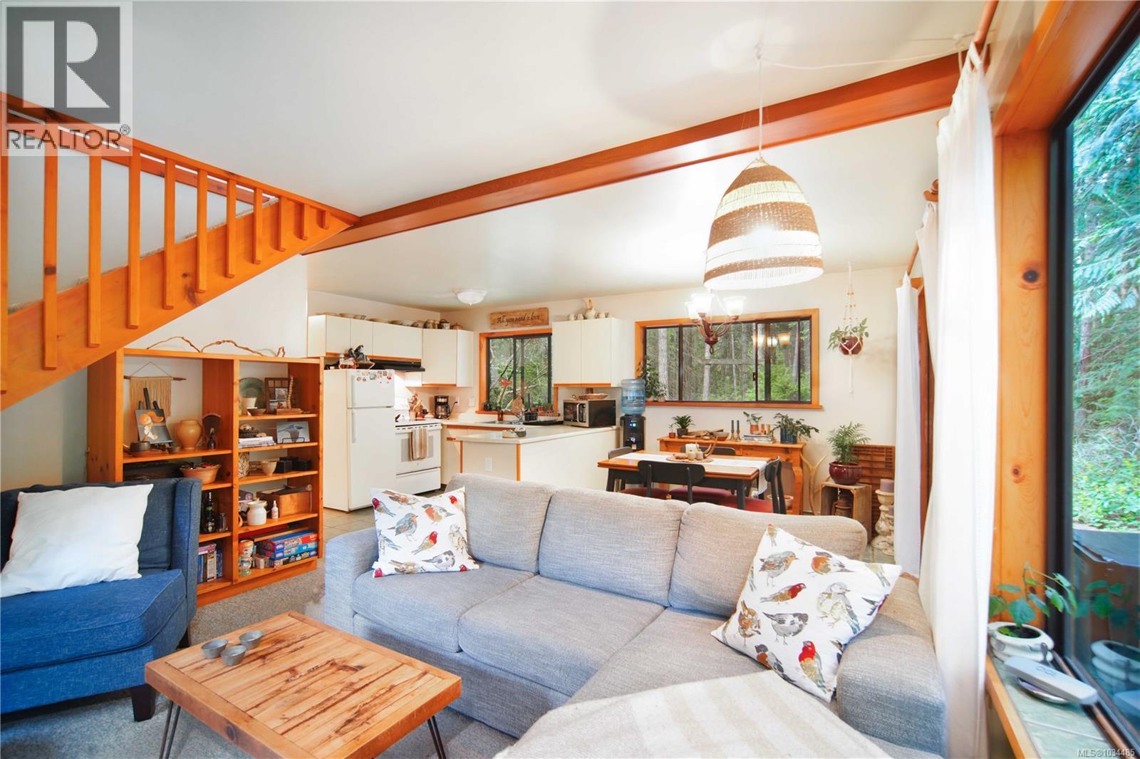 2216 North End Rd - 62
