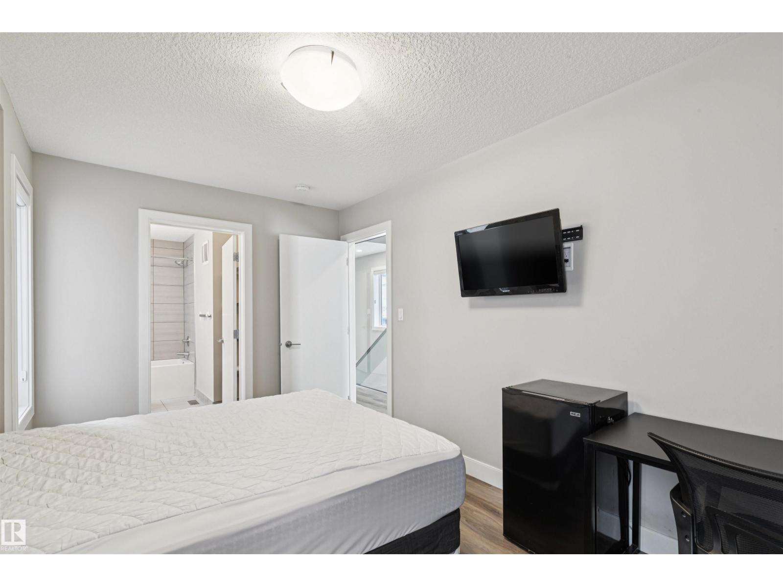 8724 116 ST NW, Edmonton