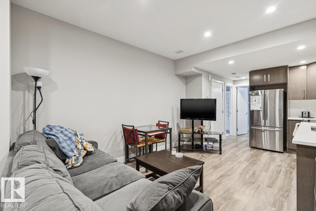 8724 116 ST NW, Edmonton