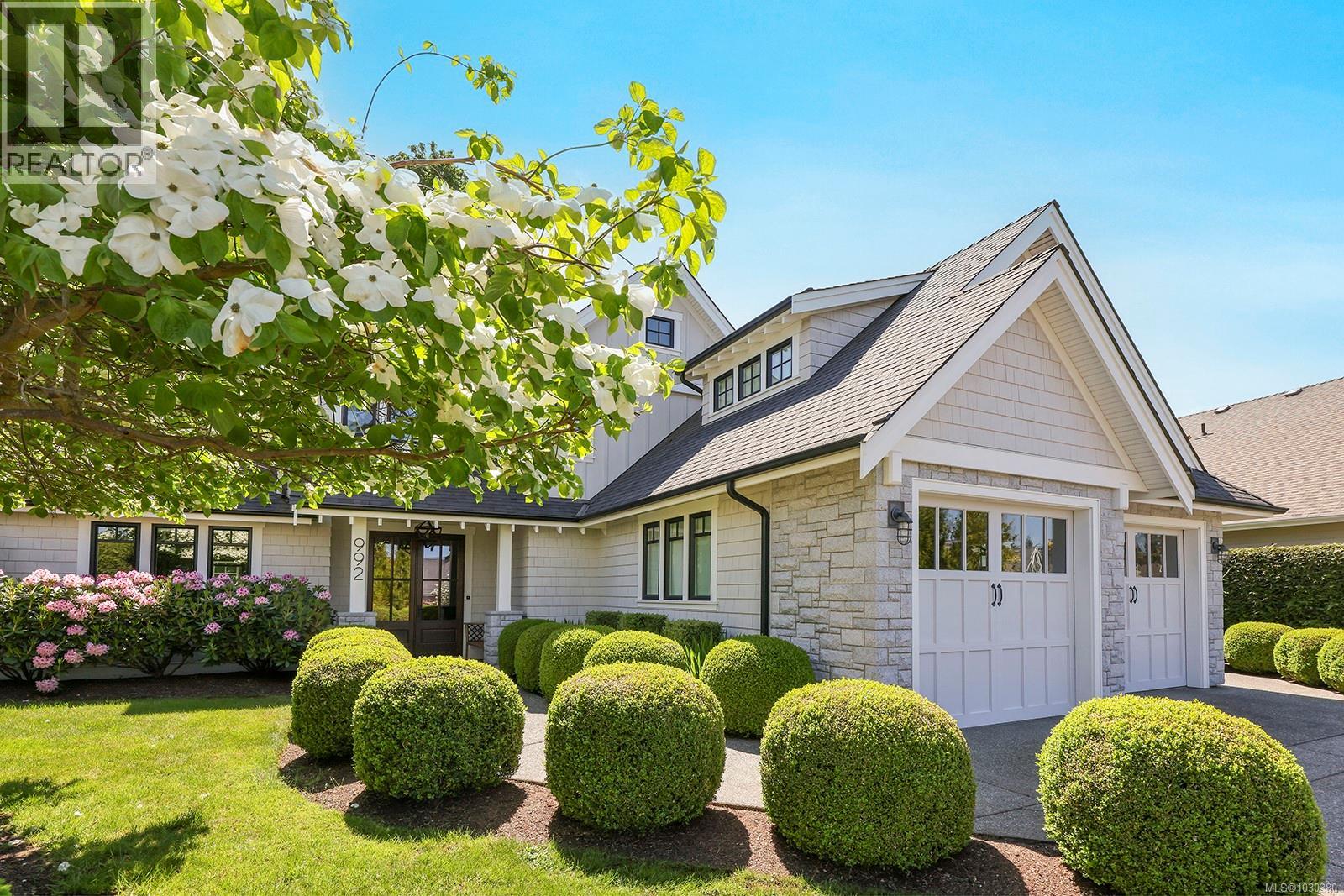 992 Bluffs Dr - 1