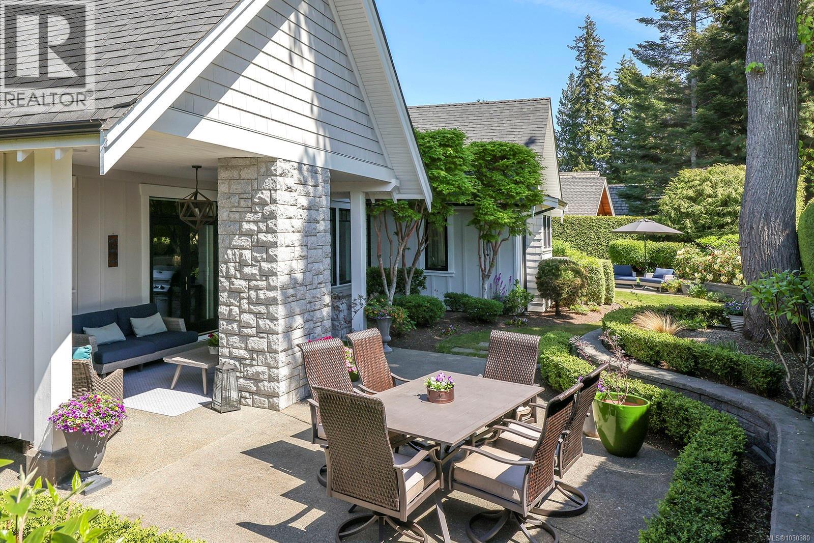 992 Bluffs Dr - 9