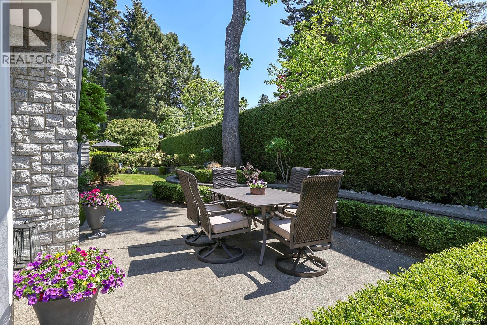 992 Bluffs Dr - 17