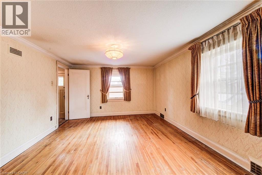 498 S VICTORIA Street S, Kitchener, Ontario, N2M3A7 — Photo 2