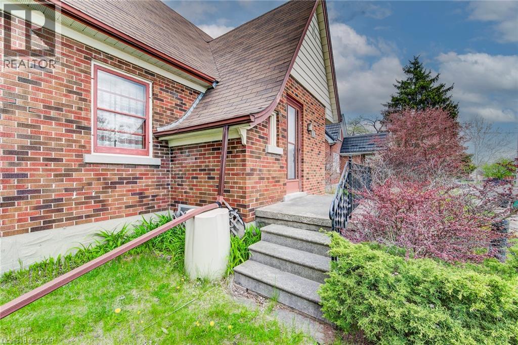 498 S VICTORIA Street S, Kitchener, Ontario, N2M3A7 — Photo 5