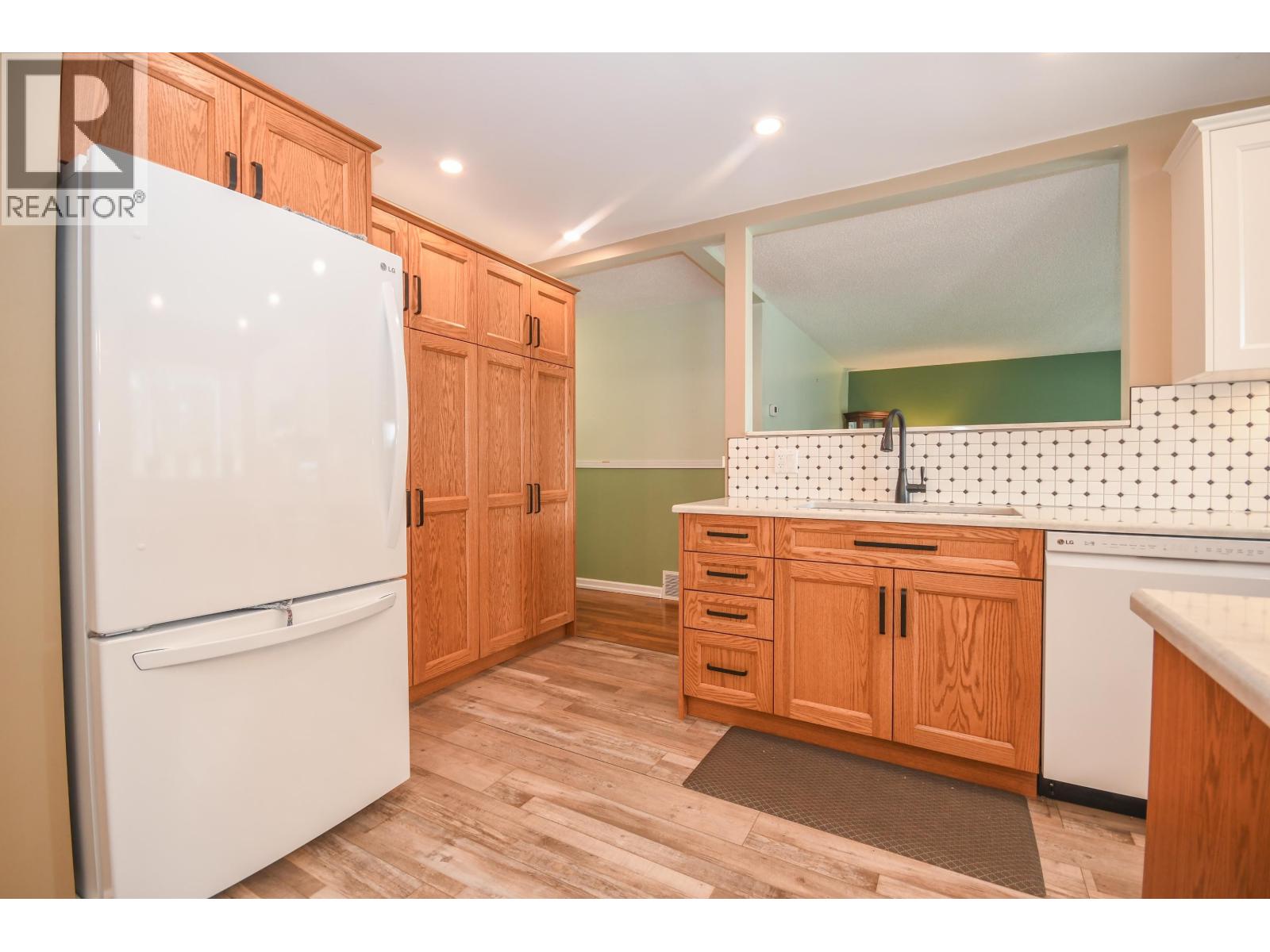 Photo 8 of 38 — 4090 WEISBROD ROAD · Prince George, BC