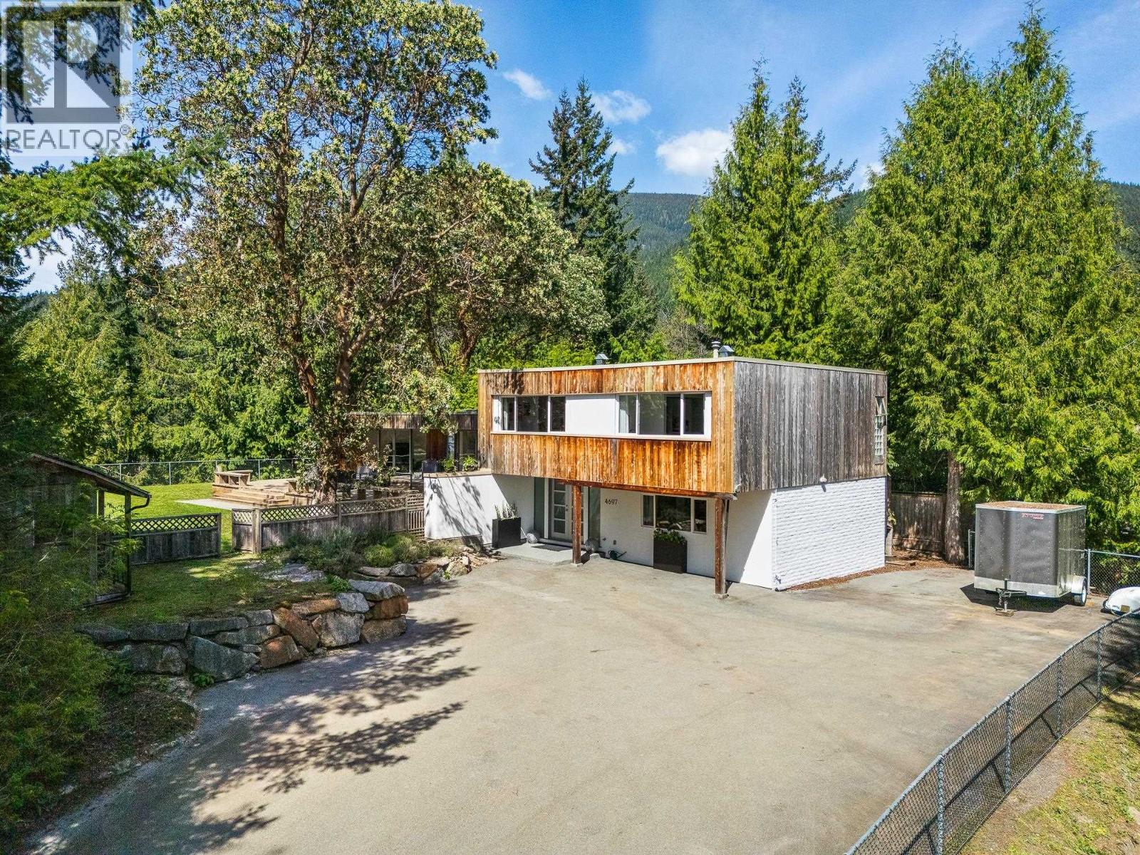 4697 WOODVIEW PLACE, West Vancouver