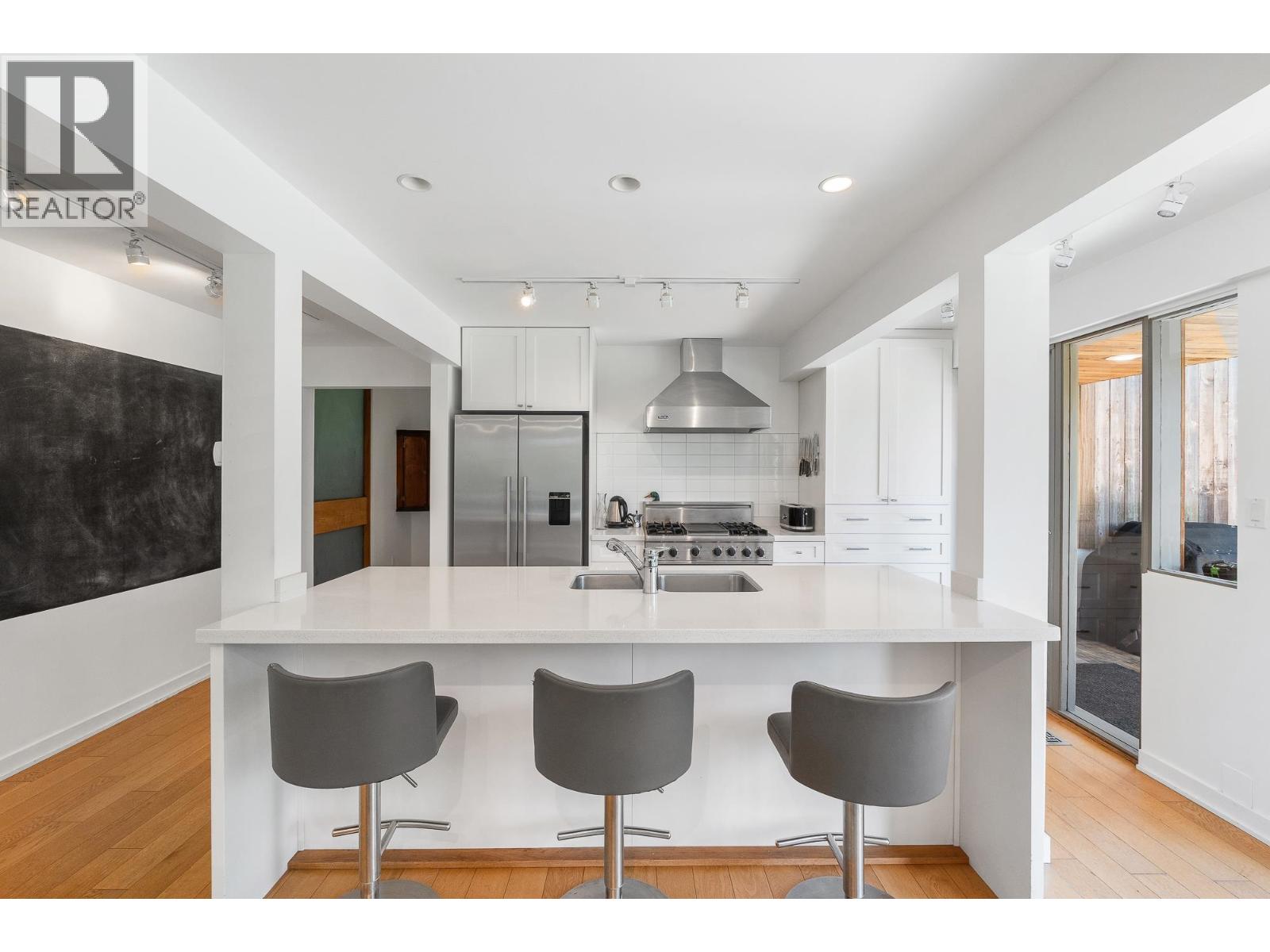 4697 WOODVIEW PLACE, West Vancouver
