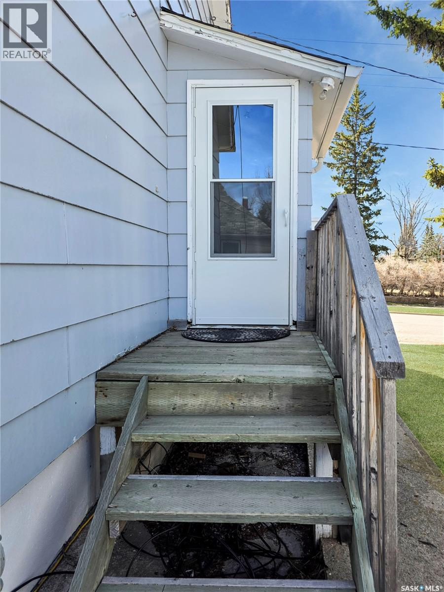302 6th AVENUE E — photo 10